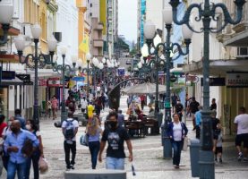 comercio_movimento_rua__20210423_1223297661