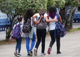 projeto_de_lei_que_institui_programa_de_distribuicao_gratuita_de_absorventes_para_estudantes_e_proto